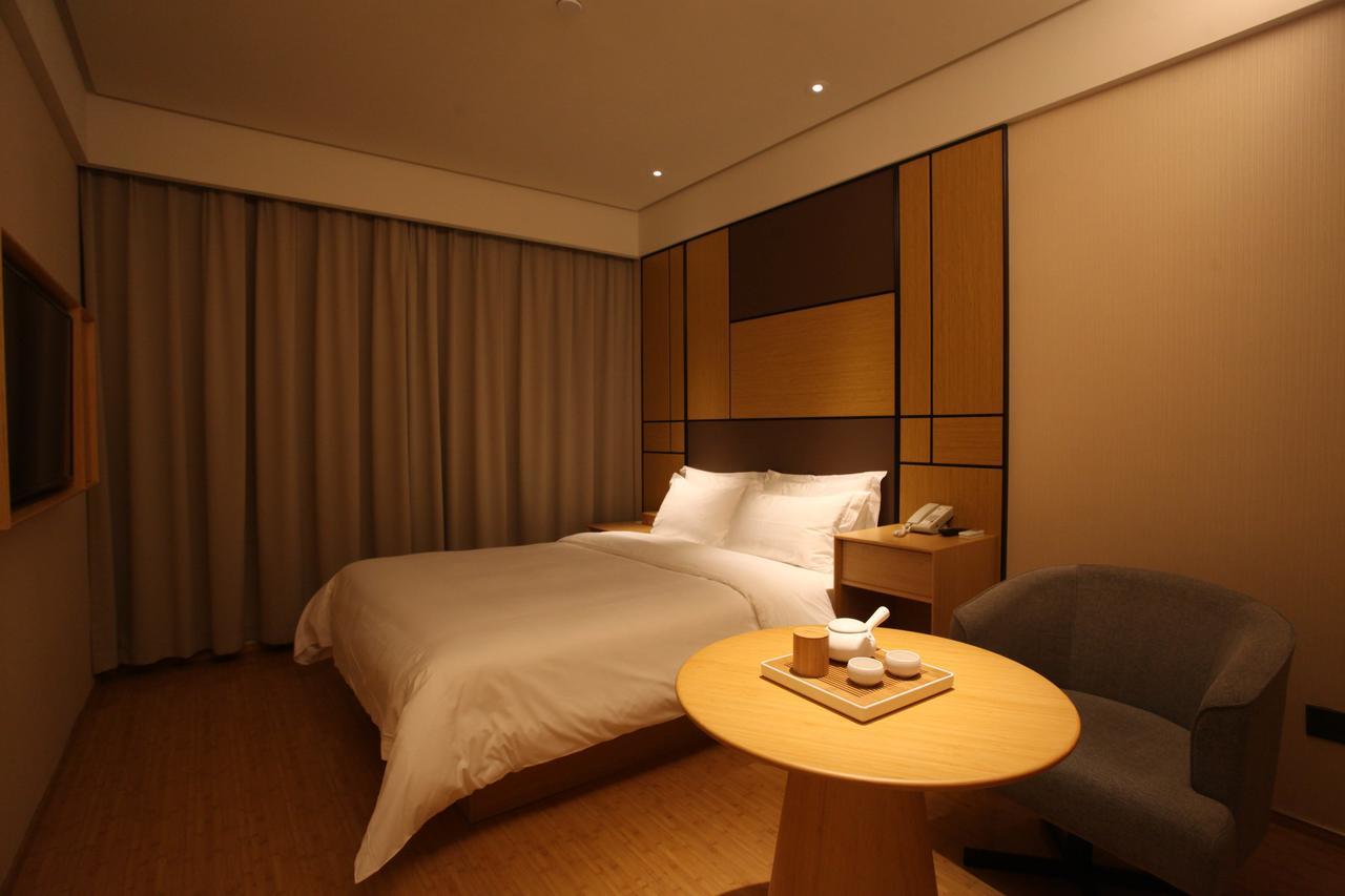 Ji Hotel Shanghai Bund East Nanjing Road Pedestrian Street Exterior photo