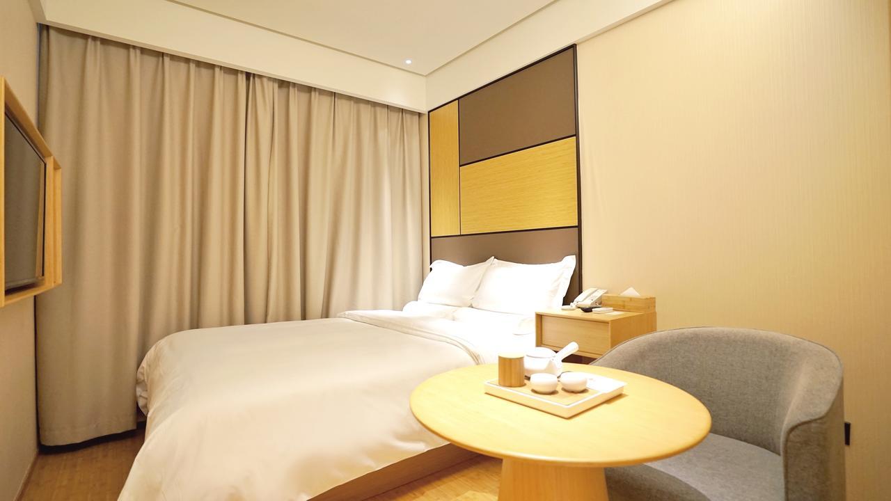 Ji Hotel Shanghai Bund East Nanjing Road Pedestrian Street Exterior photo