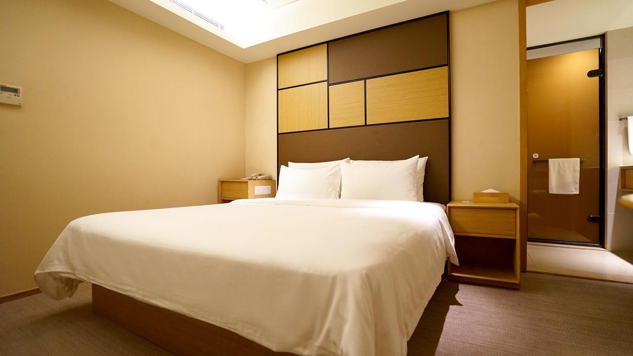 Ji Hotel Shanghai Bund East Nanjing Road Pedestrian Street Exterior photo