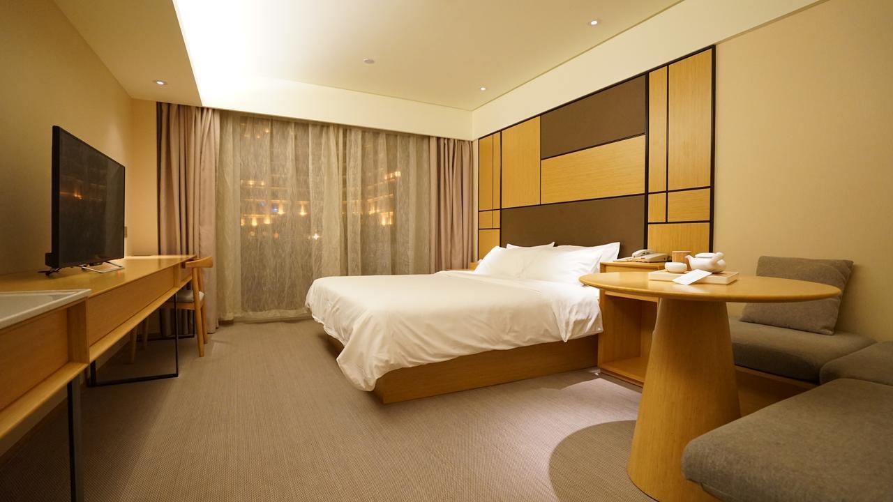 Ji Hotel Shanghai Bund East Nanjing Road Pedestrian Street Exterior photo